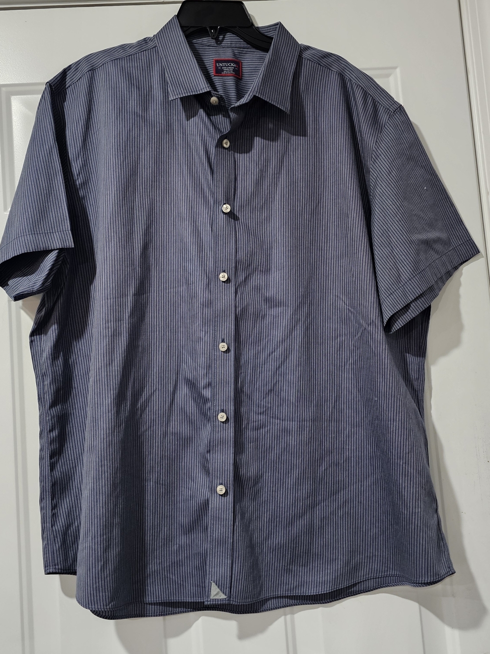 UNTUCKit Men's Shirt with Red Trim Label - Navy StripeXXXL {Bx16}